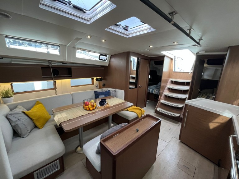 Location à Pomer - Bénéteau Oceanis 46.1 sur SamBoat
