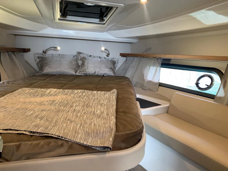 Bateau à moteur à louer à Trogir au meilleur prix