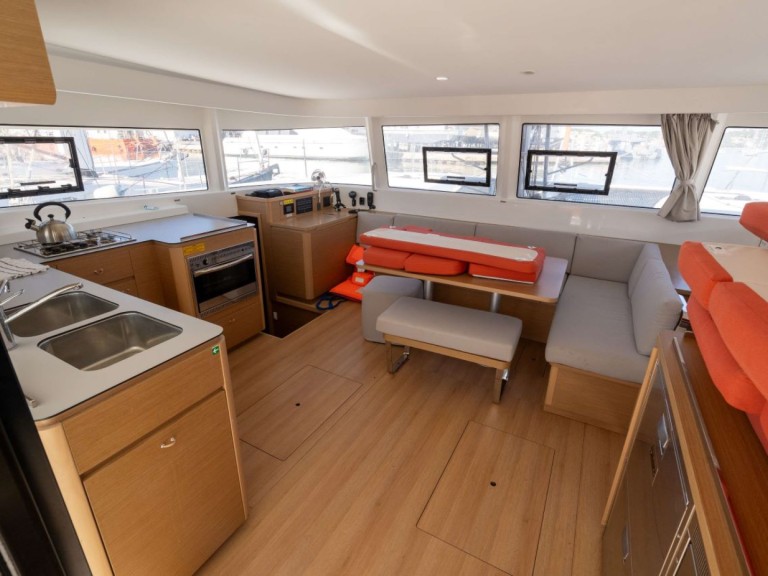 Louer Catamaran avec ou sans skipper Excess à Saint George's