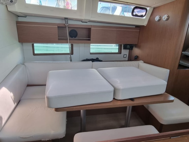 Bénéteau Oceanis 46.1 a louer à Cugnana Verde