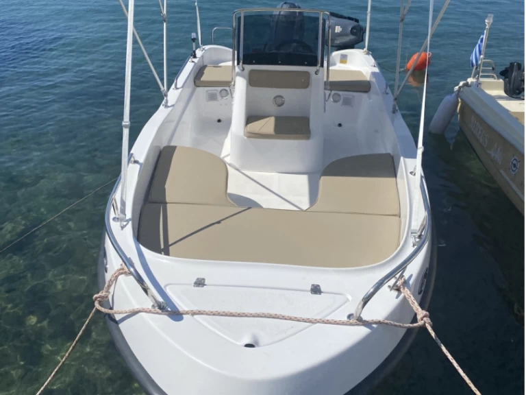 Louez un Poseidon 500M à Plomári