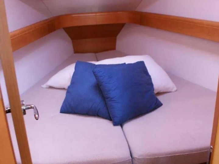 Louez un Jeanneau Sun Odyssey 36i à Punta Ala