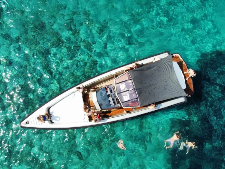 Location Bateau à moteur Wally avec permis