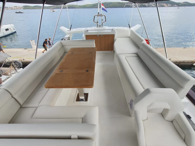 Location bateau Seget Donji pas cher Monte Carlo 52