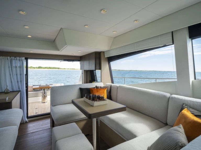 Location Yacht Ferretti avec permis