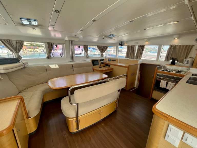 Location bateau Lagoon Lagoon 440 à Marina (Ville) sur Samboat