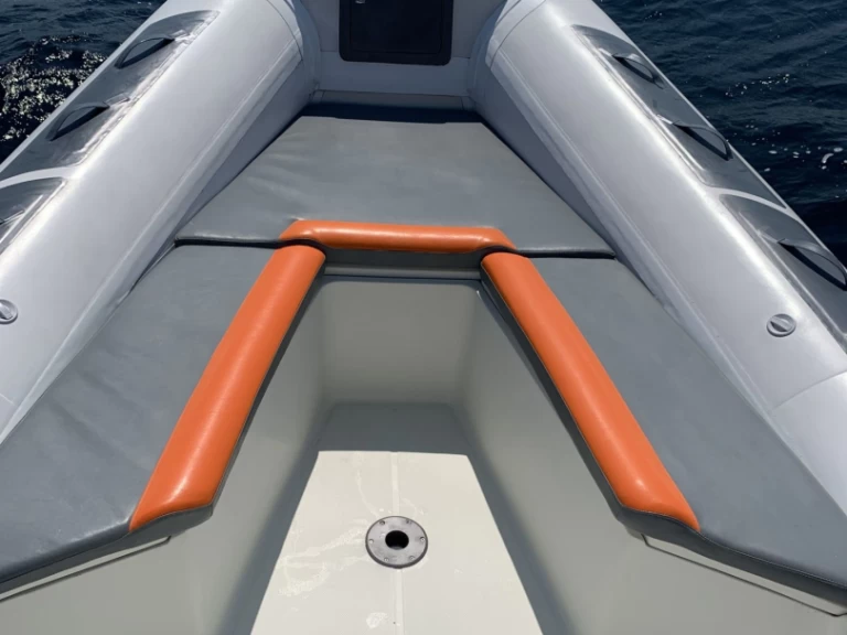 Kardis THUNDERBIRD 780 a louer à Hyères