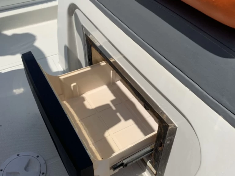 Louer Semi-rigide avec ou sans skipper Kardis à Hyères