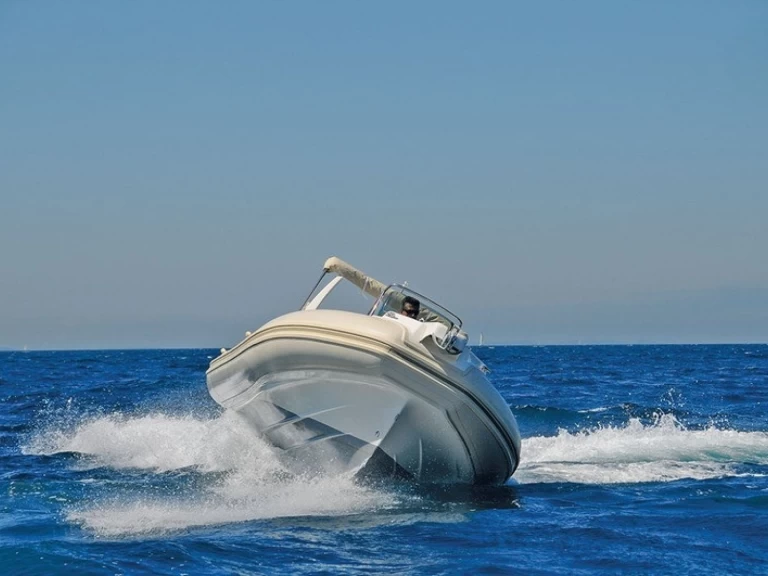 Louez un Capelli Capelli 770 à Hyères