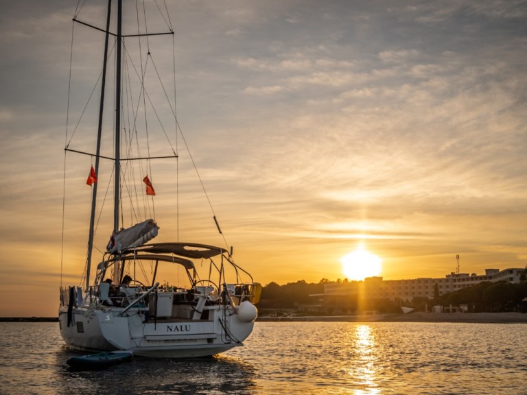 Location à Pomer - Bénéteau Oceanis 46.1 sur SamBoat