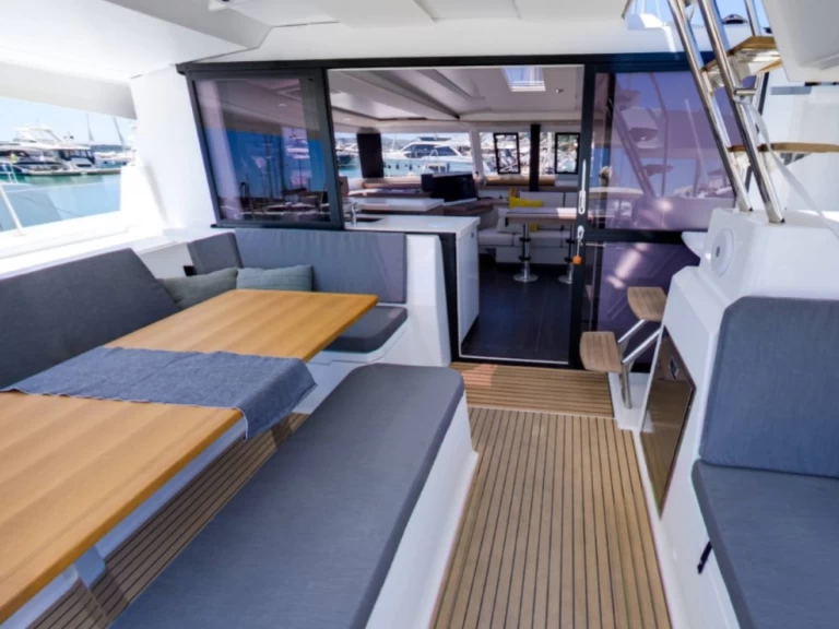 Louez un Fountaine Pajot Astrea 42 à Seget Donji