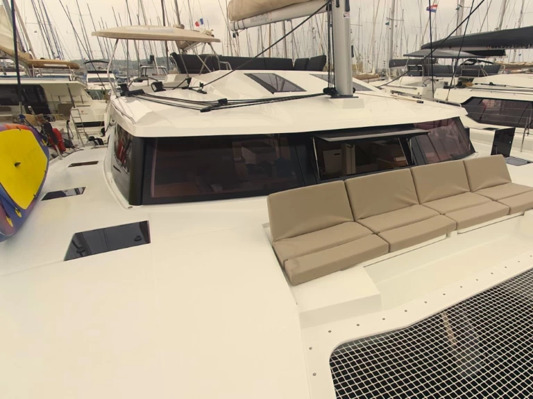 Catamaran à louer à Seget Donji au meilleur prix