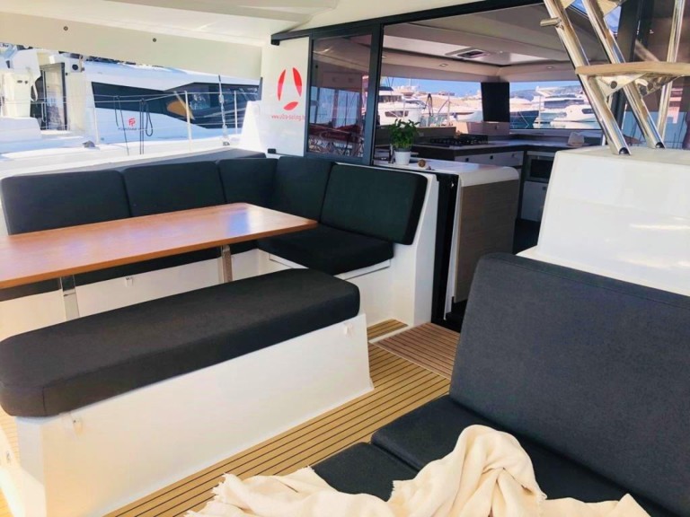 Catamaran à louer à Seget Donji au meilleur prix