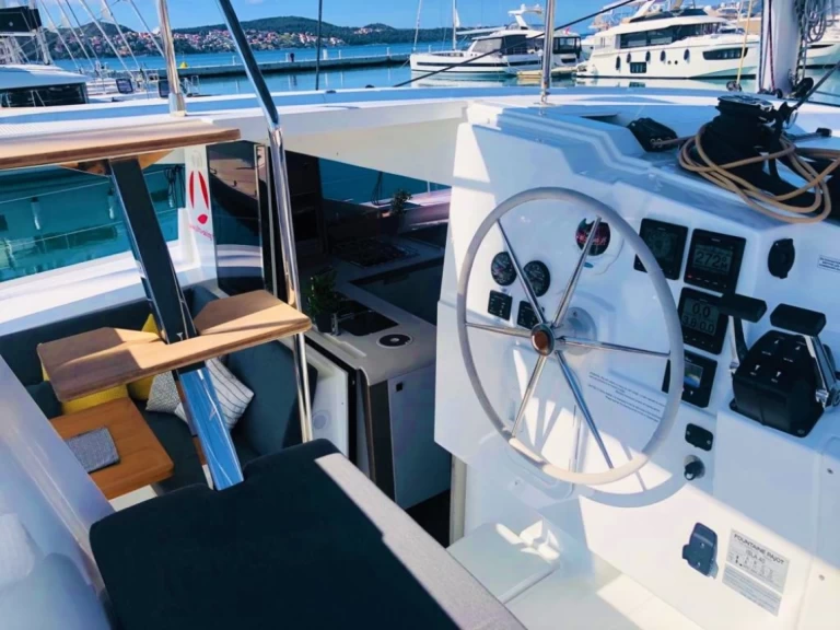 Location bateau Fountaine Pajot Isla 40 à Komolac sur Samboat