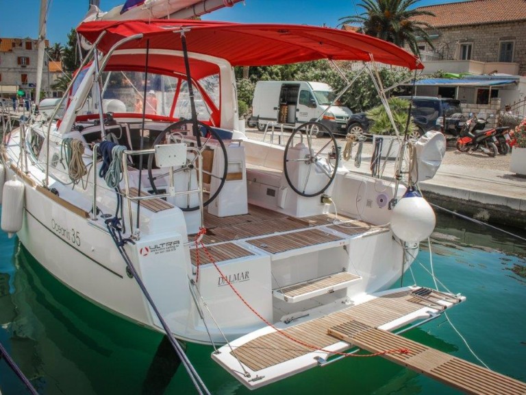 Location bateau Pomer pas cher Oceanis 35