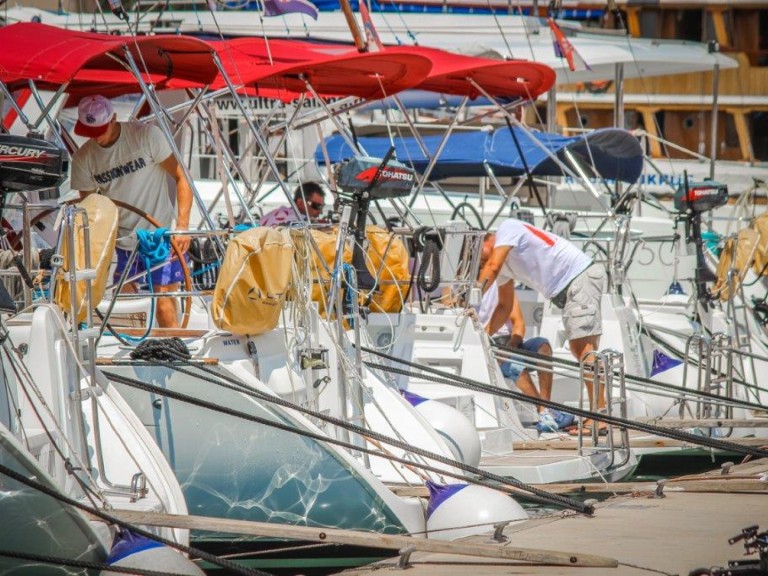 Location bateau Bénéteau Oceanis 35 à Pomer sur Samboat