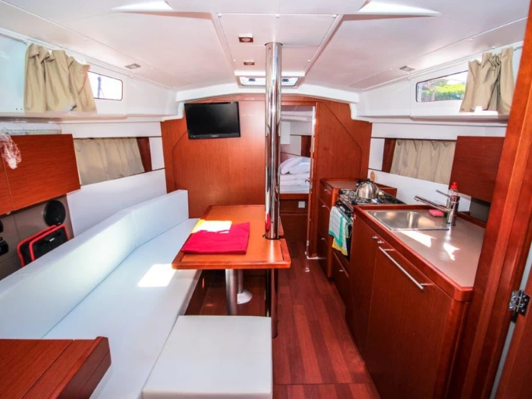 Bénéteau Oceanis 35 a louer à Pomer