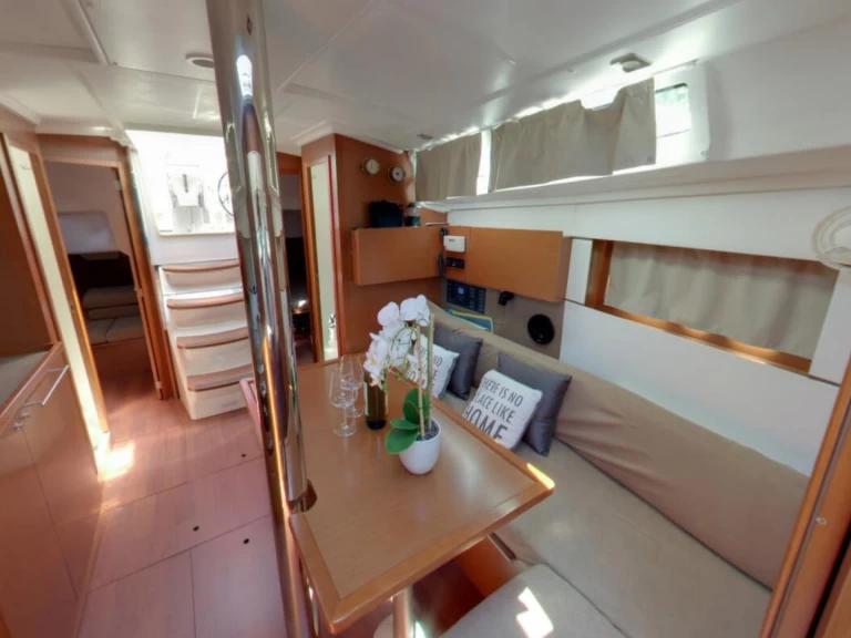 Location à Komolac - Bénéteau Oceanis 38.1 sur SamBoat