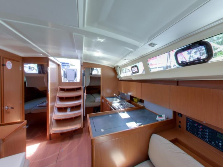 Location bateau Bénéteau Oceanis 38.1 à Komolac sur Samboat