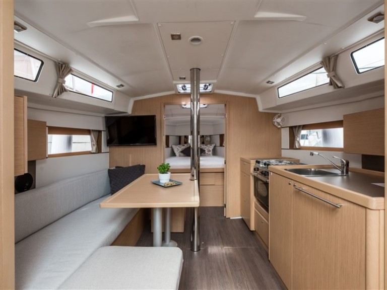 Location bateau Bénéteau Oceanis 38.1 à Split sur Samboat