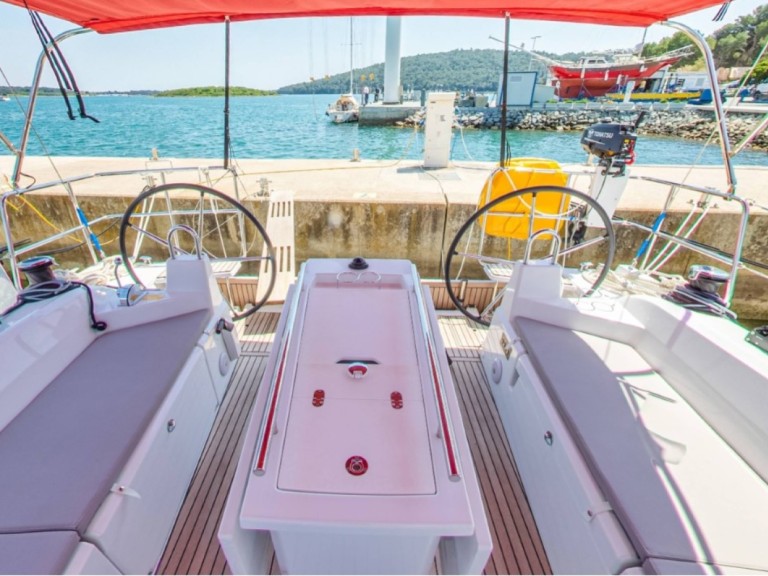 Location bateau Pomer pas cher Oceanis 40.1