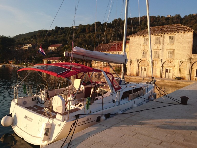 Bénéteau Oceanis 41.1 a louer à Komolac
