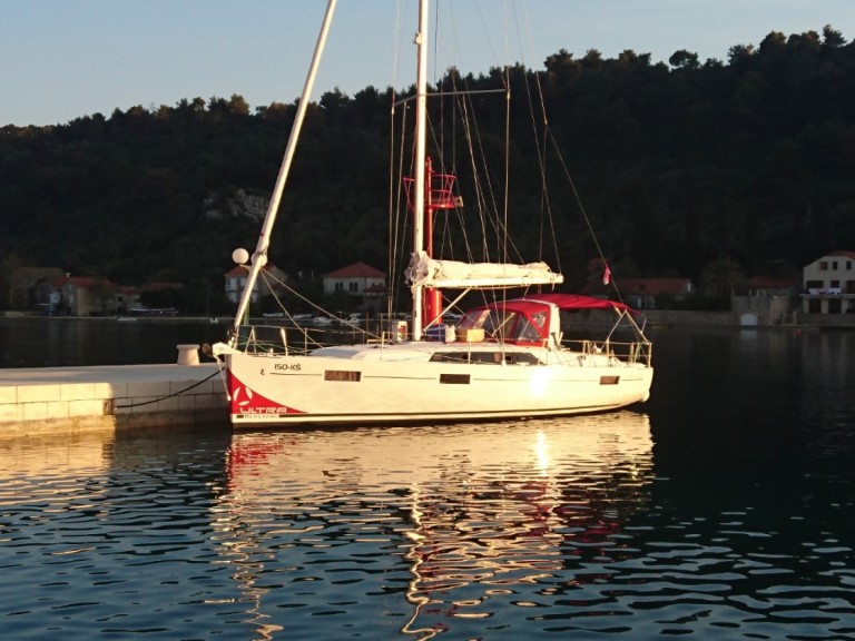 Louez un Bénéteau Oceanis 41.1 à Komolac