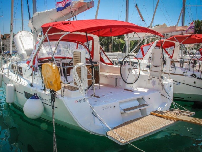 Location bateau Bénéteau Oceanis 41.1 à Pomer sur Samboat