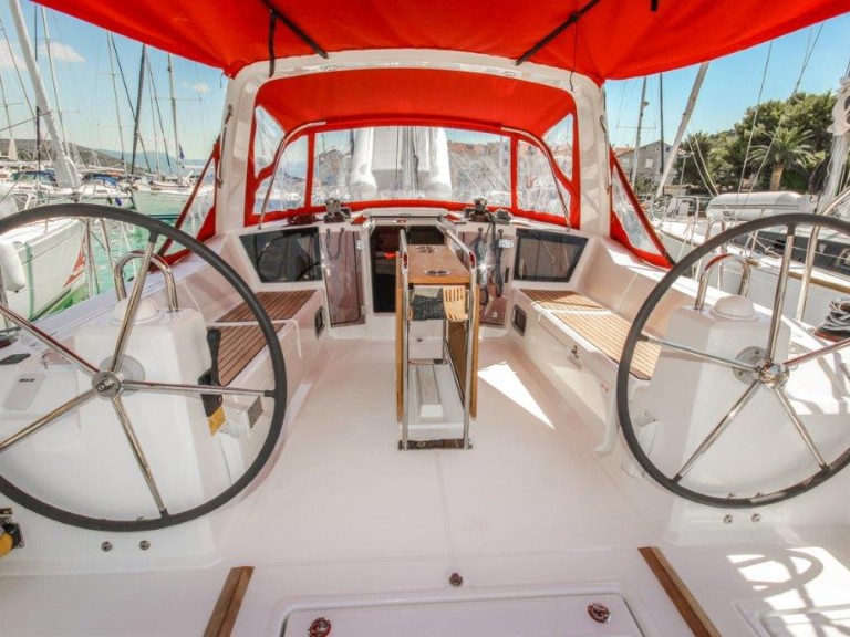 Bénéteau Oceanis 41.1 a louer à Pomer