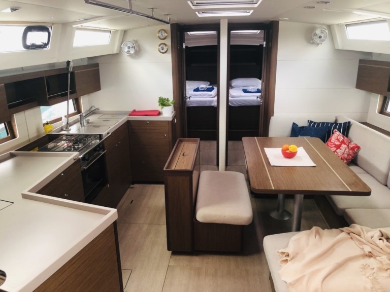 Location bateau Bénéteau Oceanis 46.1 à Pomer sur Samboat