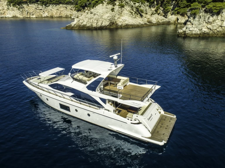 Azimut Azimut 66 a louer à Trogir
