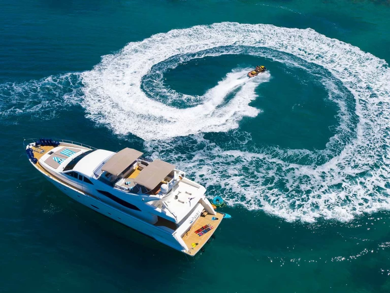 Location bateau Ferretti Ferretti Yachts 760 à Seget Donji sur Samboat