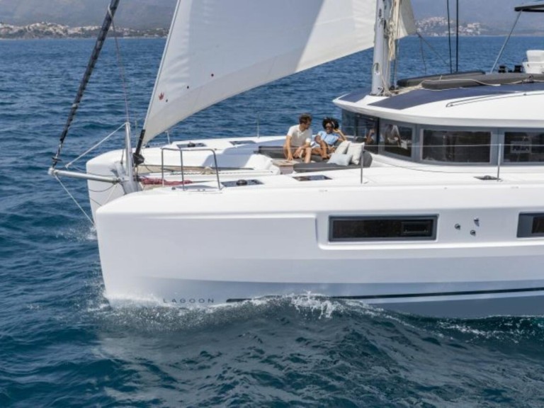 Louez un Lagoon Lagoon 51 à Álimos