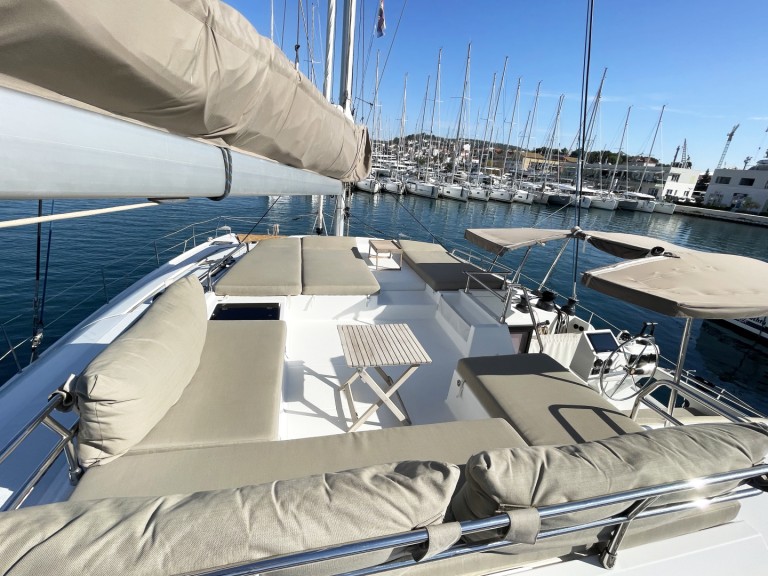 Location bateau Fountaine Pajot Saba 50 à Olbia sur Samboat