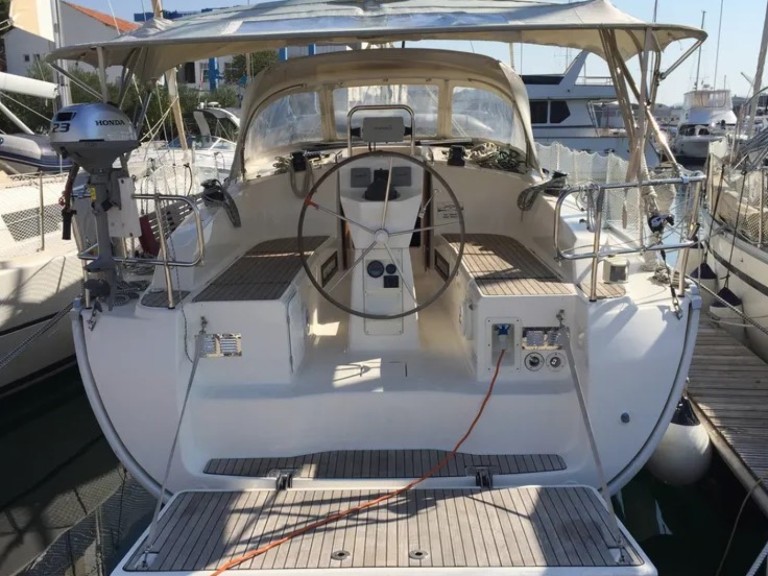 Louez un Bavaria Cruiser 36 à Baška Voda