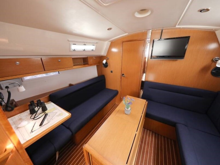 Louez un Bavaria Cruiser 36 à Baška Voda