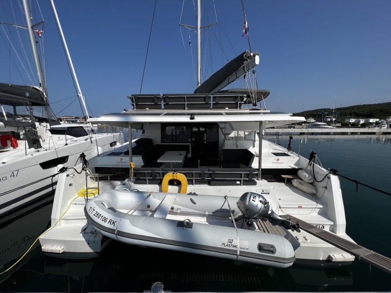 Location Catamaran Fountaine Pajot avec permis