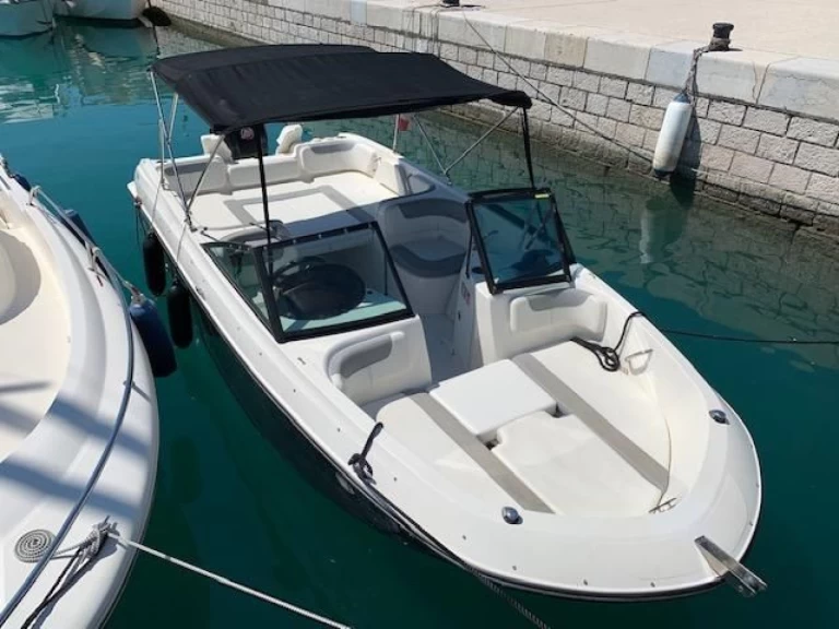 Location bateau Bayliner E7 à Juan-les-Pins sur Samboat