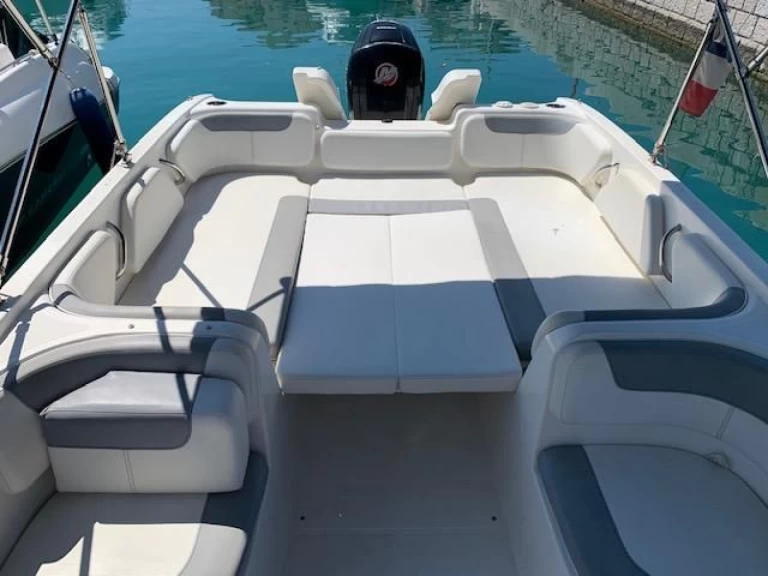 Louer Bateau à moteur avec ou sans skipper Bayliner à Juan-les-Pins