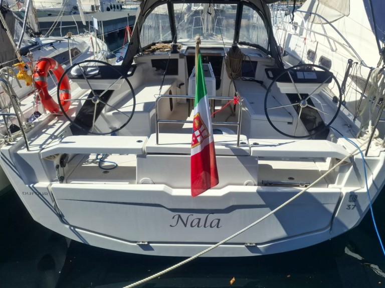 Location bateau Furnari pas cher Dufour 37