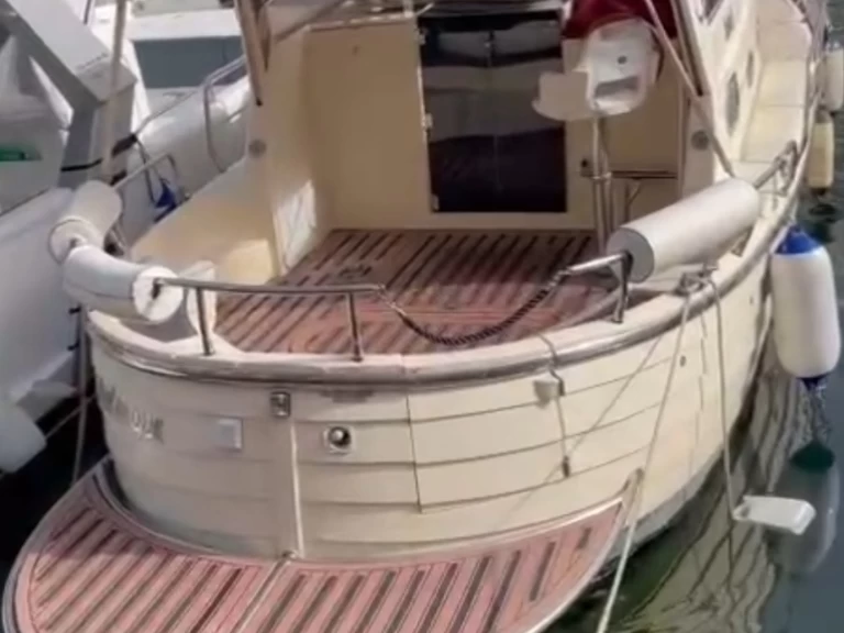 Location bateau Darlin Gozzo napoletano veloce  à Naples sur Samboat