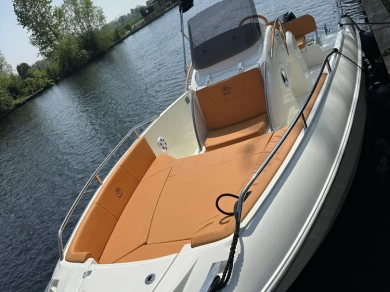 Motorboat hire in Vieux-Port de Marseille - prua jaguar 7