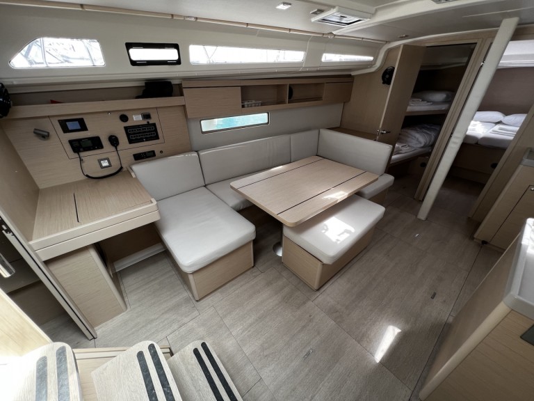 Bénéteau Oceanis 40.1 a louer à Sukošan