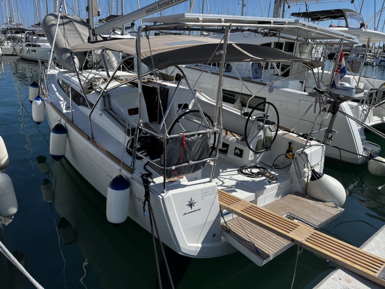 Louez un Jeanneau Sun Odyssey 349 à Sukošan