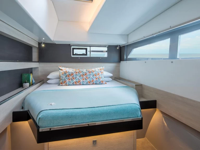 Location bateau Procida pas cher Leopard 50