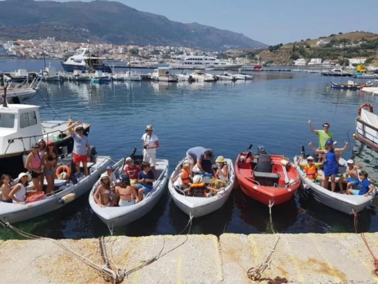 Bateau à moteur à louer à Andros au meilleur prix