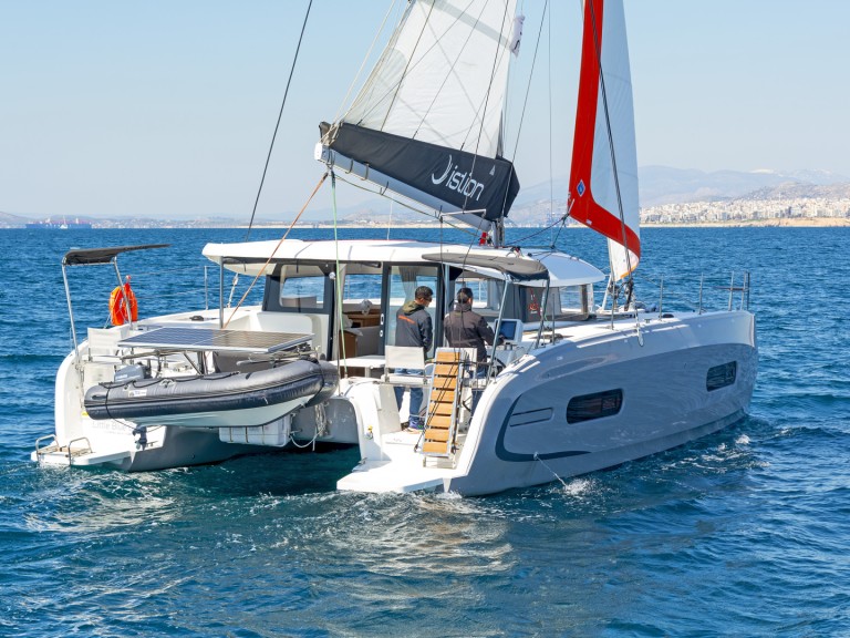 Louer Catamaran avec ou sans skipper Excess à Álimos