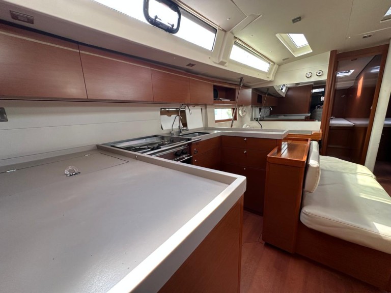 Location bateau Bénéteau Oceanis 51.1 à Álimos sur Samboat