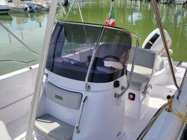 Location bateau Tuoro sul Trasimeno pas cher Ranieri 4XC H19CC
