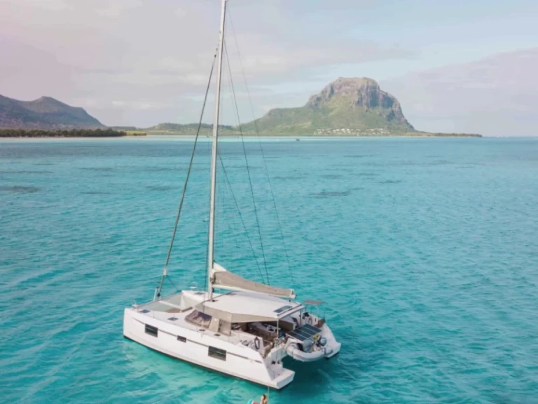 Catamaran à louer à Ornós au meilleur prix